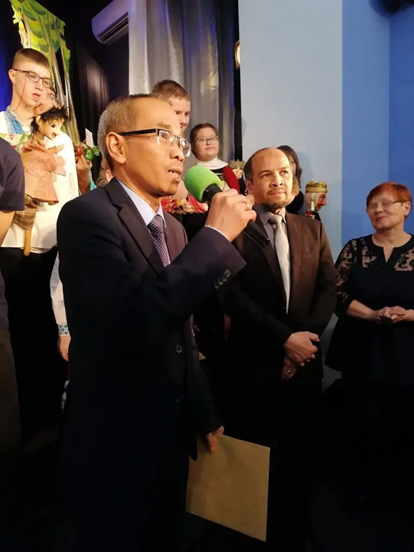 Діти з інвалідністю представили в Полтаві виставу за мотивами індонезійського фольклору