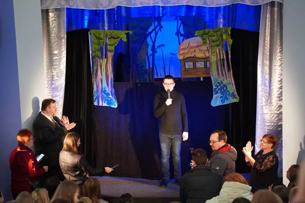 Діти з інвалідністю представили в Полтаві виставу за мотивами індонезійського фольклору