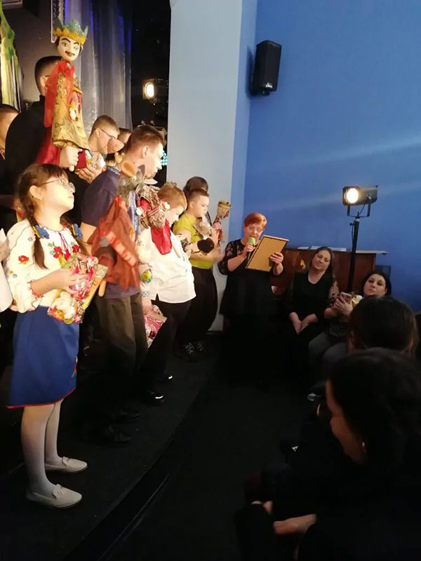 Діти з інвалідністю представили в Полтаві виставу за мотивами індонезійського фольклору