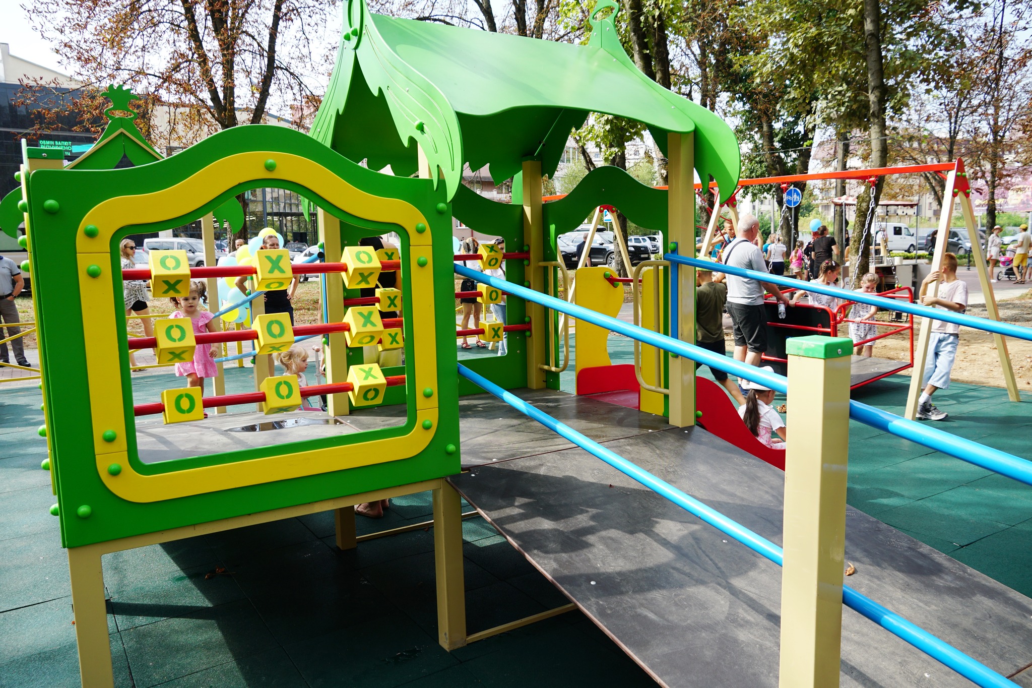 Інклюзивні дитячі майданчики на Закарпатті